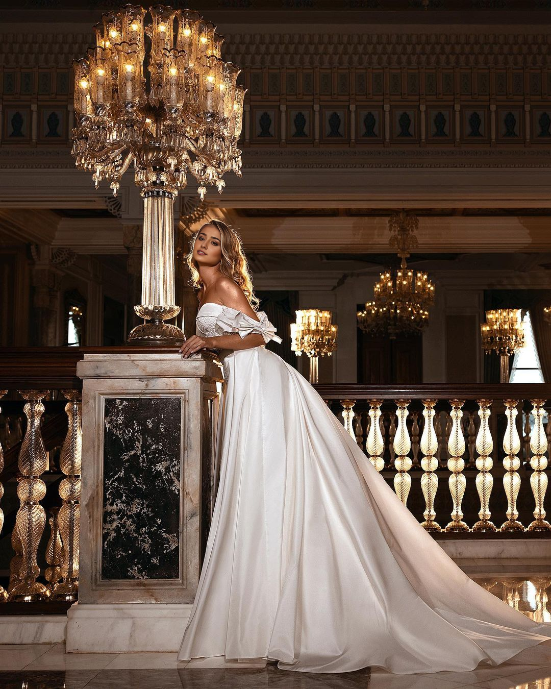 Vestido de novia Weitese de satén con encaje, largo hasta el suelo, hombros descubiertos, corte A y apliques